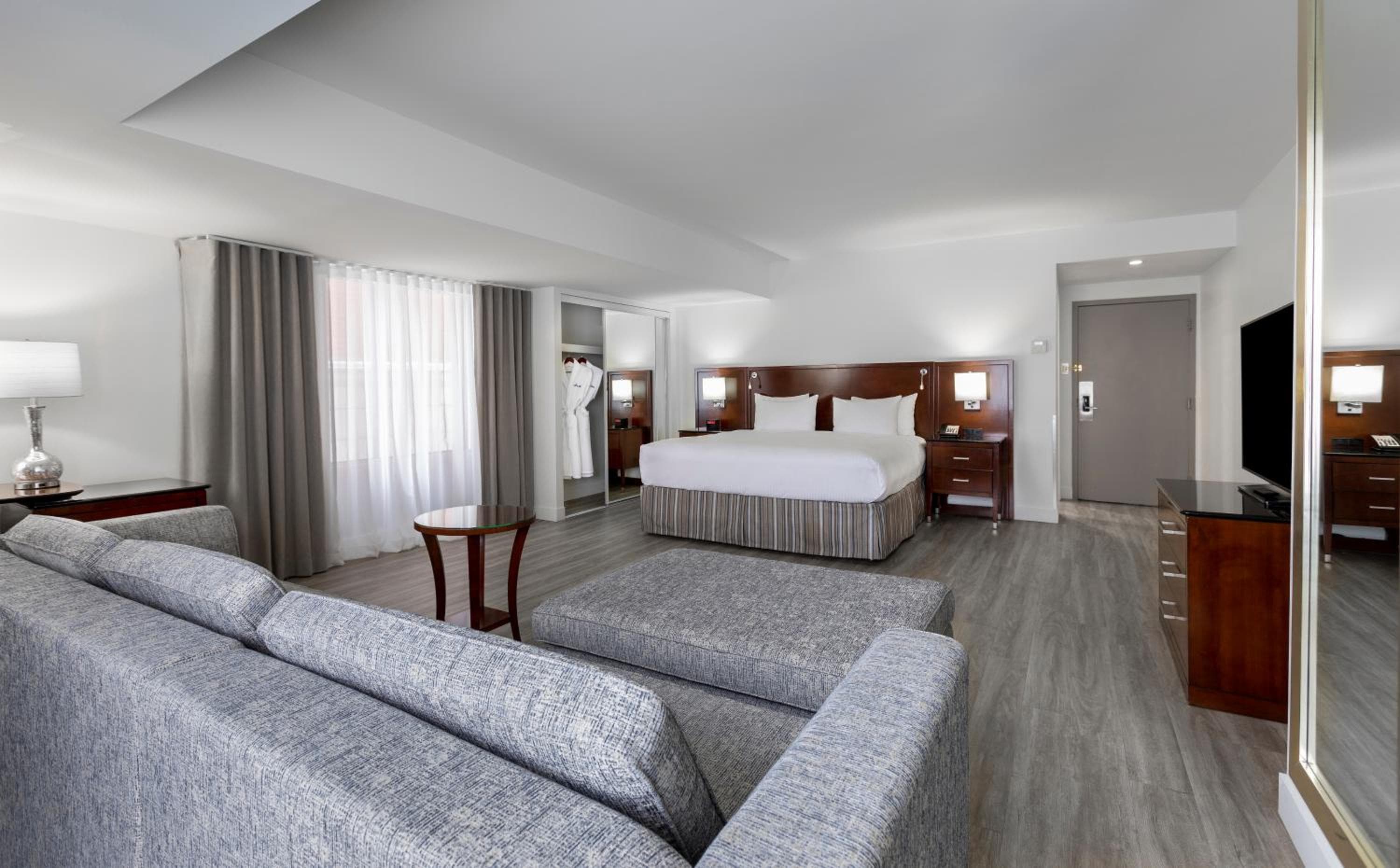 King Corner Room