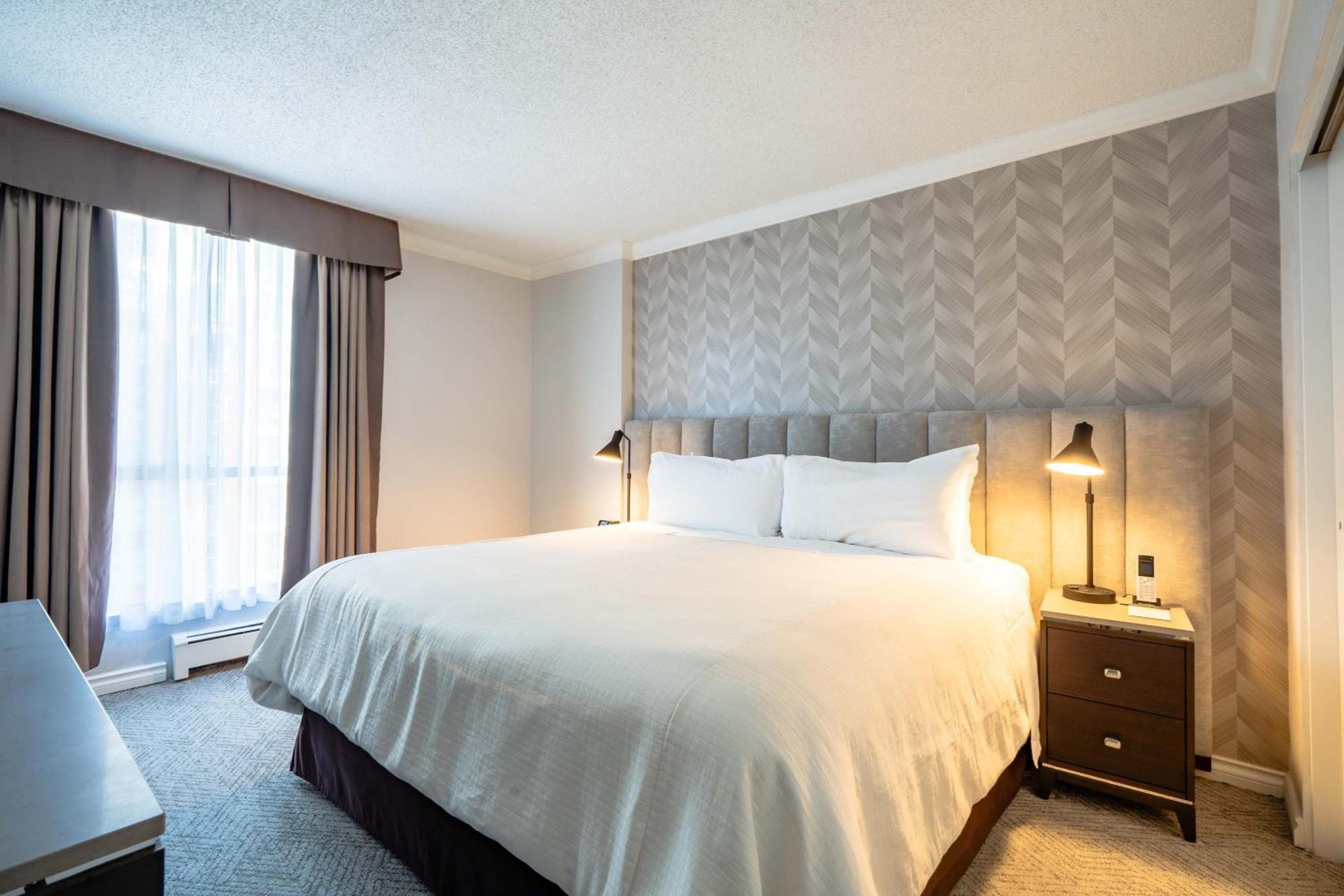 One Bedroom Premium Suite, 1 King Bed, Sofa Bed