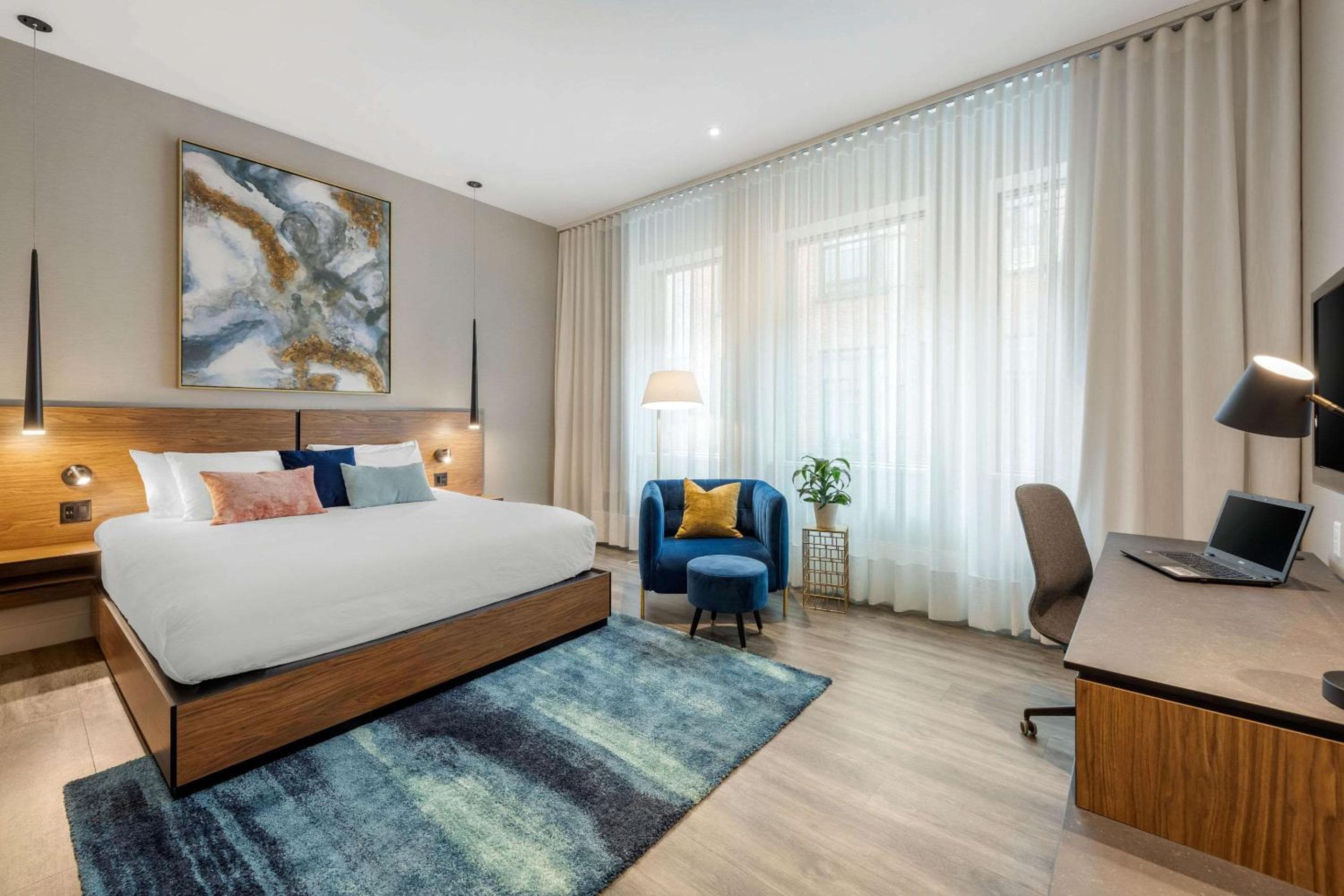 Efficiency King Suite 