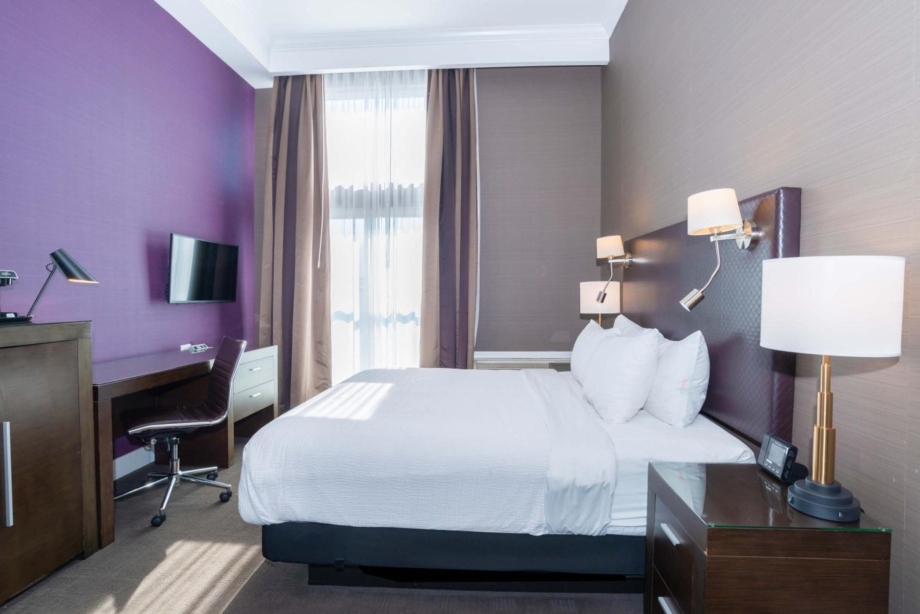 Grand Room, 1 King Bed, Park View
