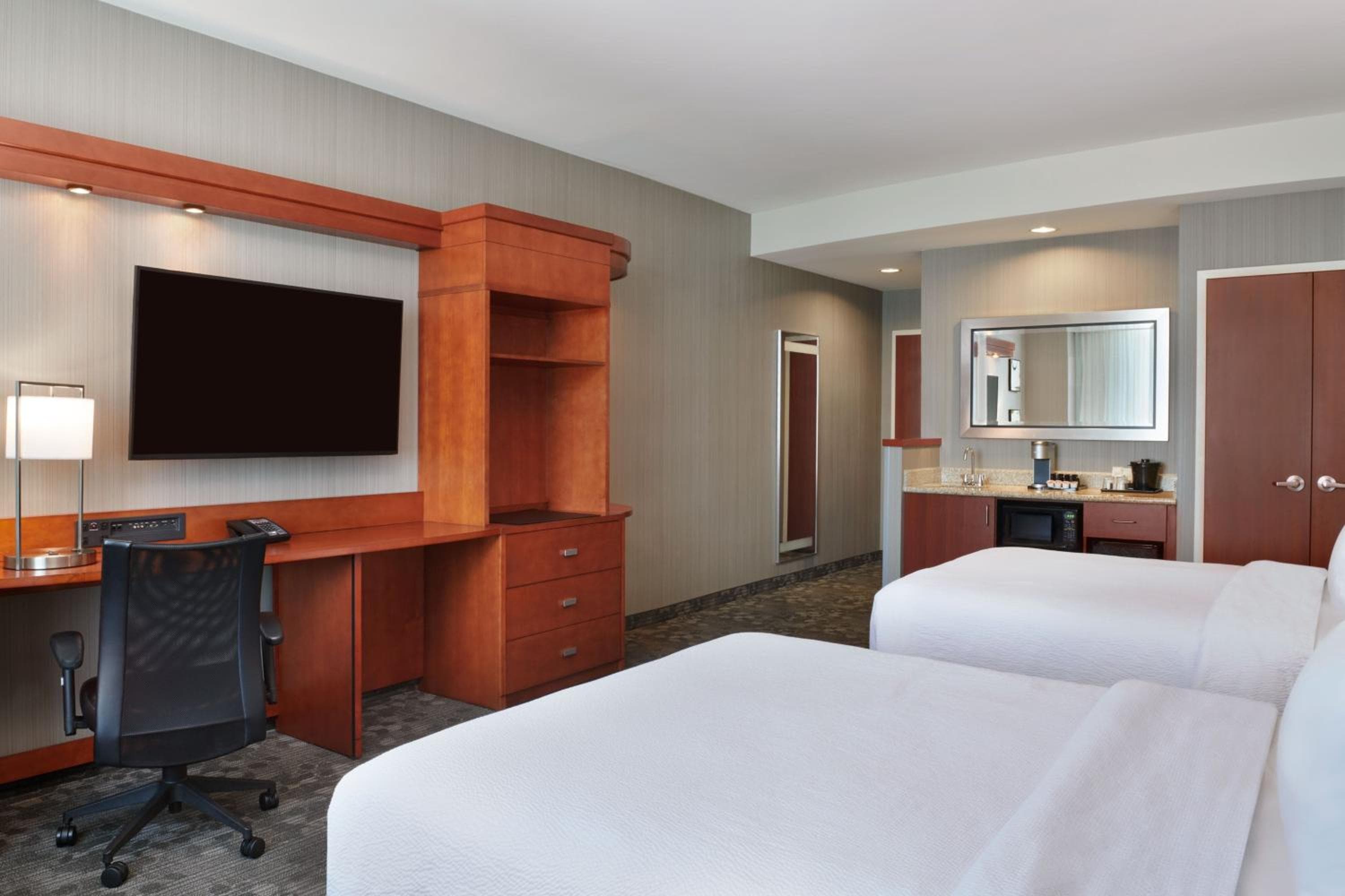 2 Queen Guest Room
