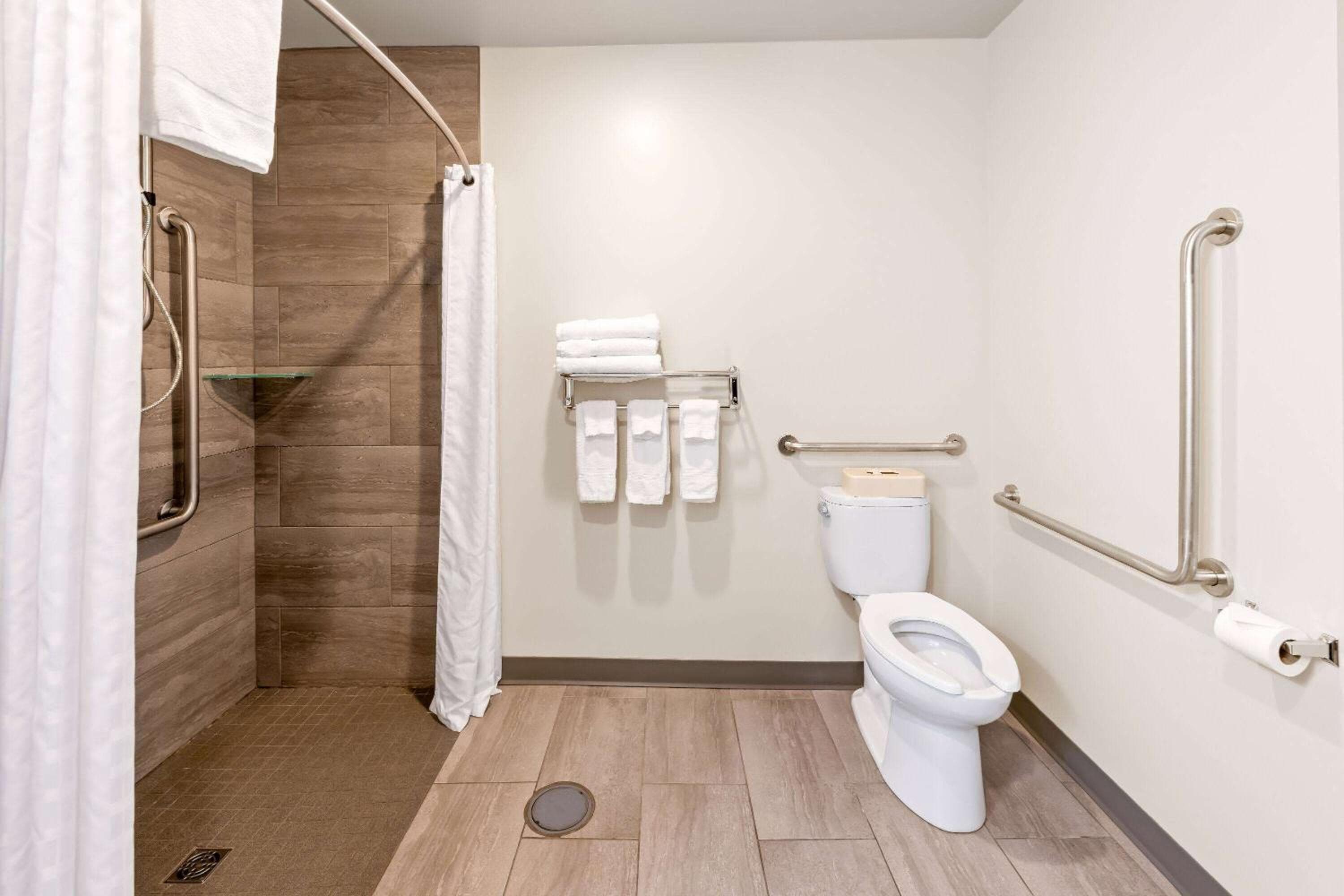 Superior Queen Room - Mobility Accessible Room with Roll-In Shower/No Pets/Non-Smoking