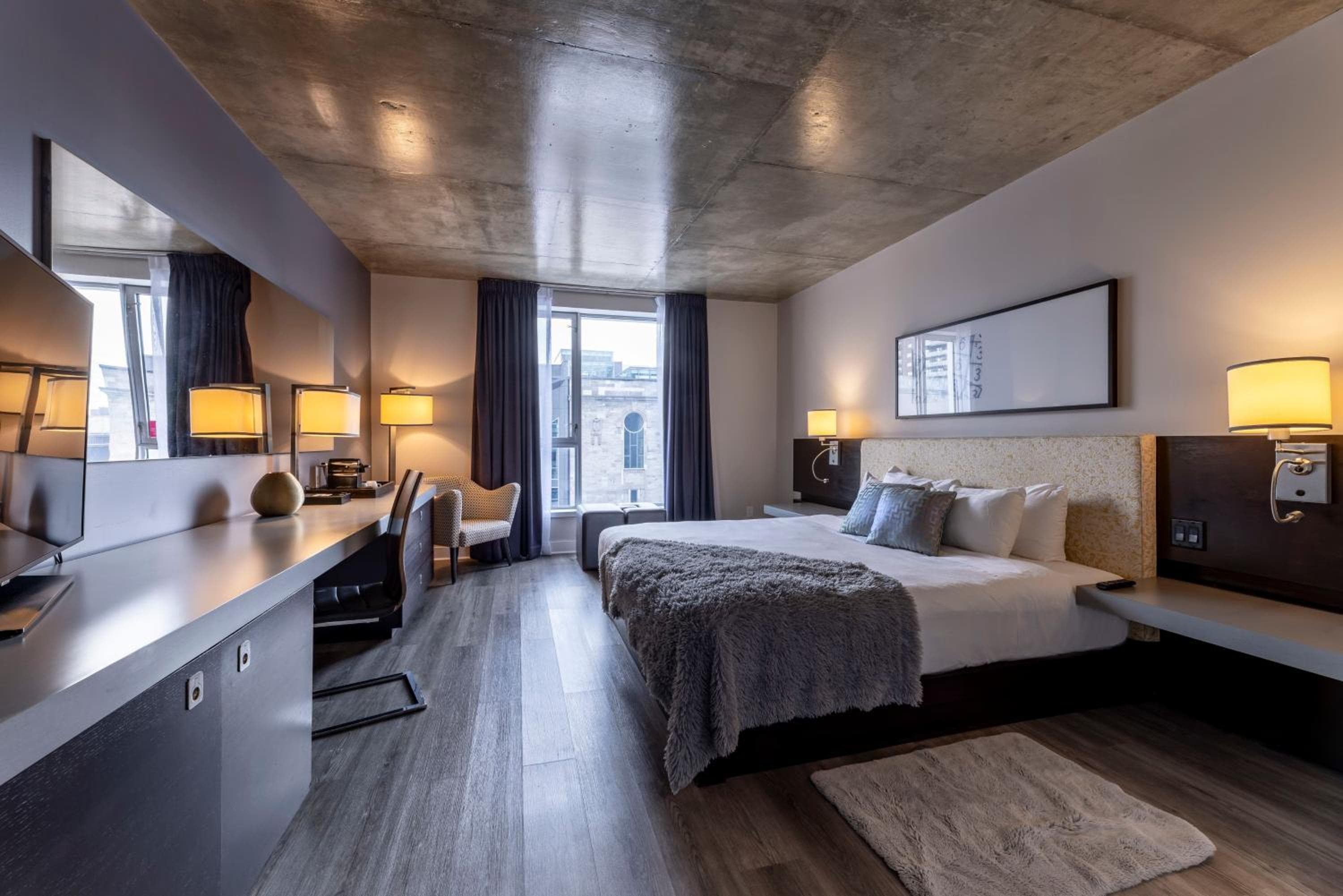 Deluxe King Room