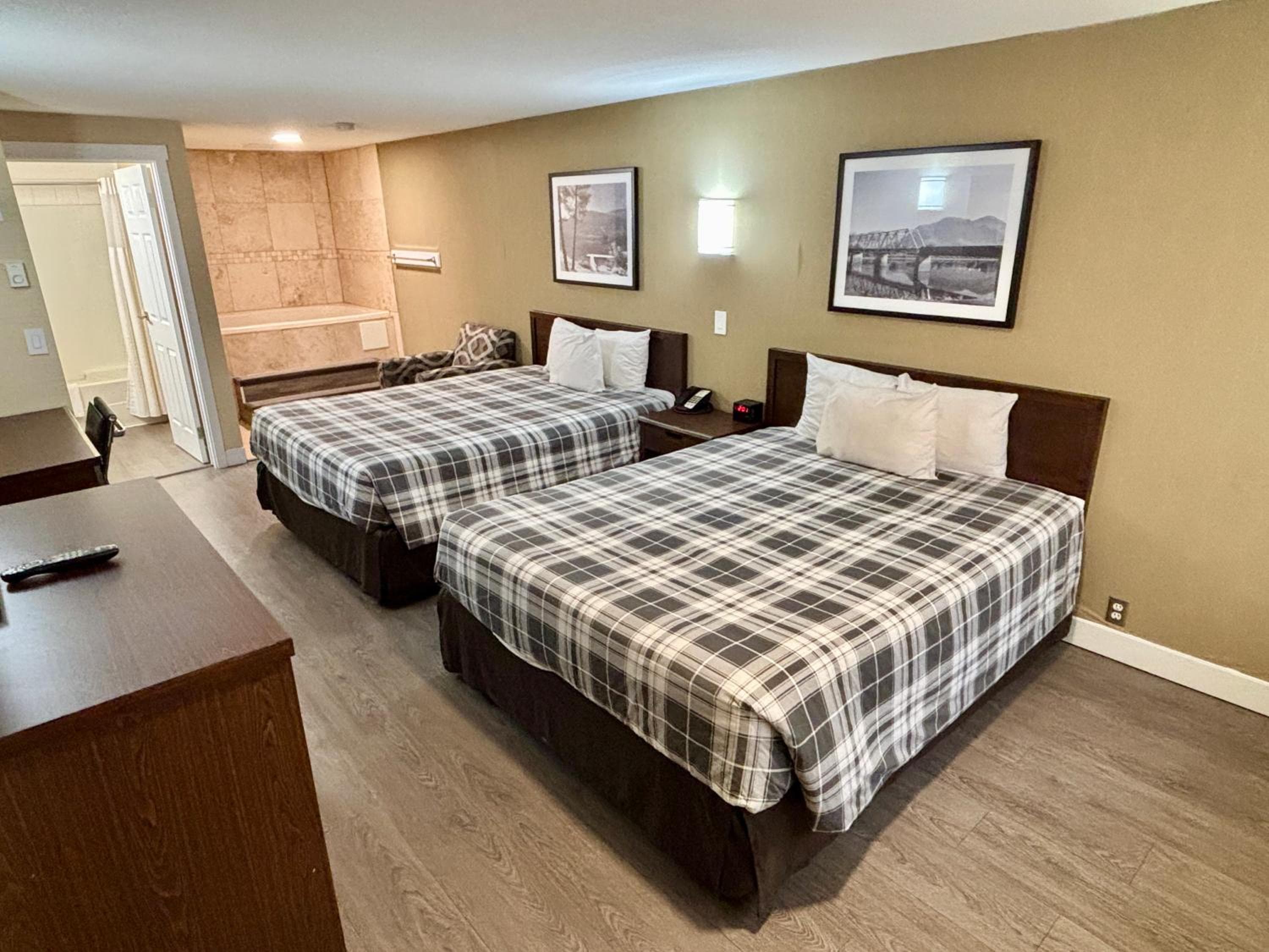 Efficiency Queen Suite with Two Queen Beds - Non-Smoking 