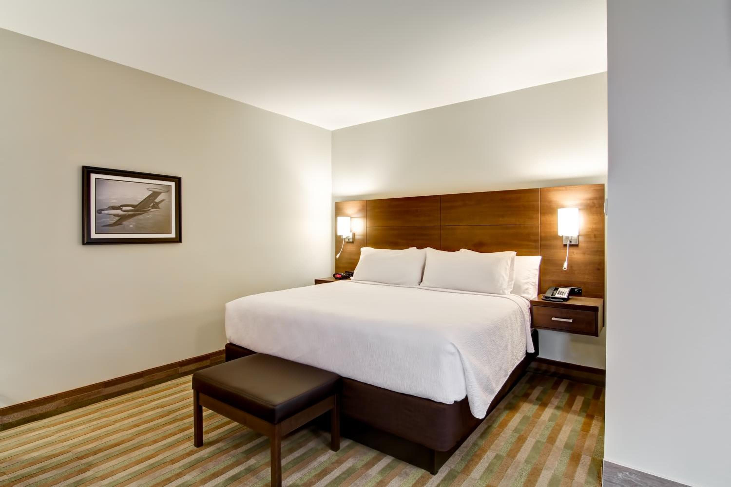King Room with Roll-in Shower - Disability Access/Non-Smoking