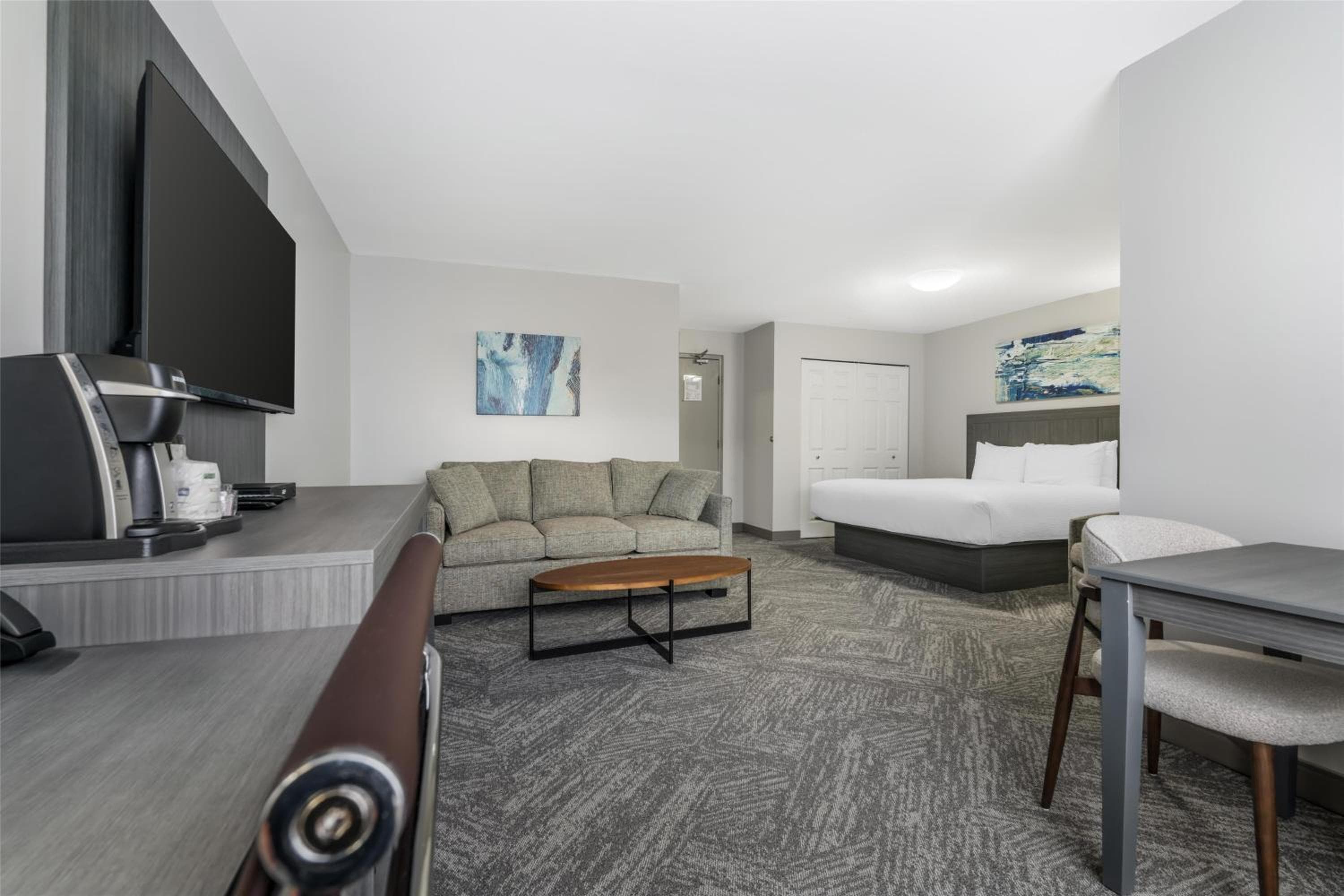 Larger King Room with Sofa Bed - Non-Smoking