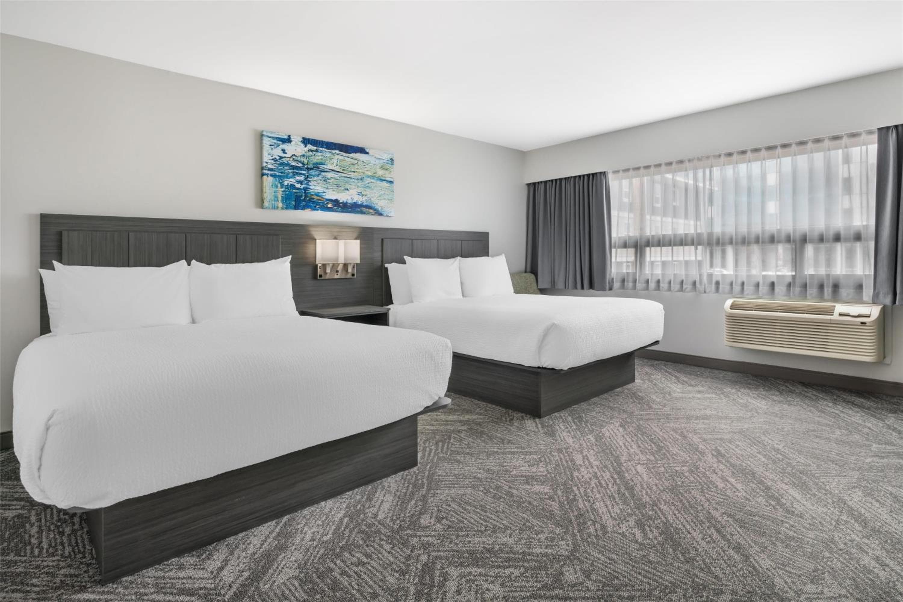 Queen Room with Two Queen Beds and Bath Tub - Disability Access
