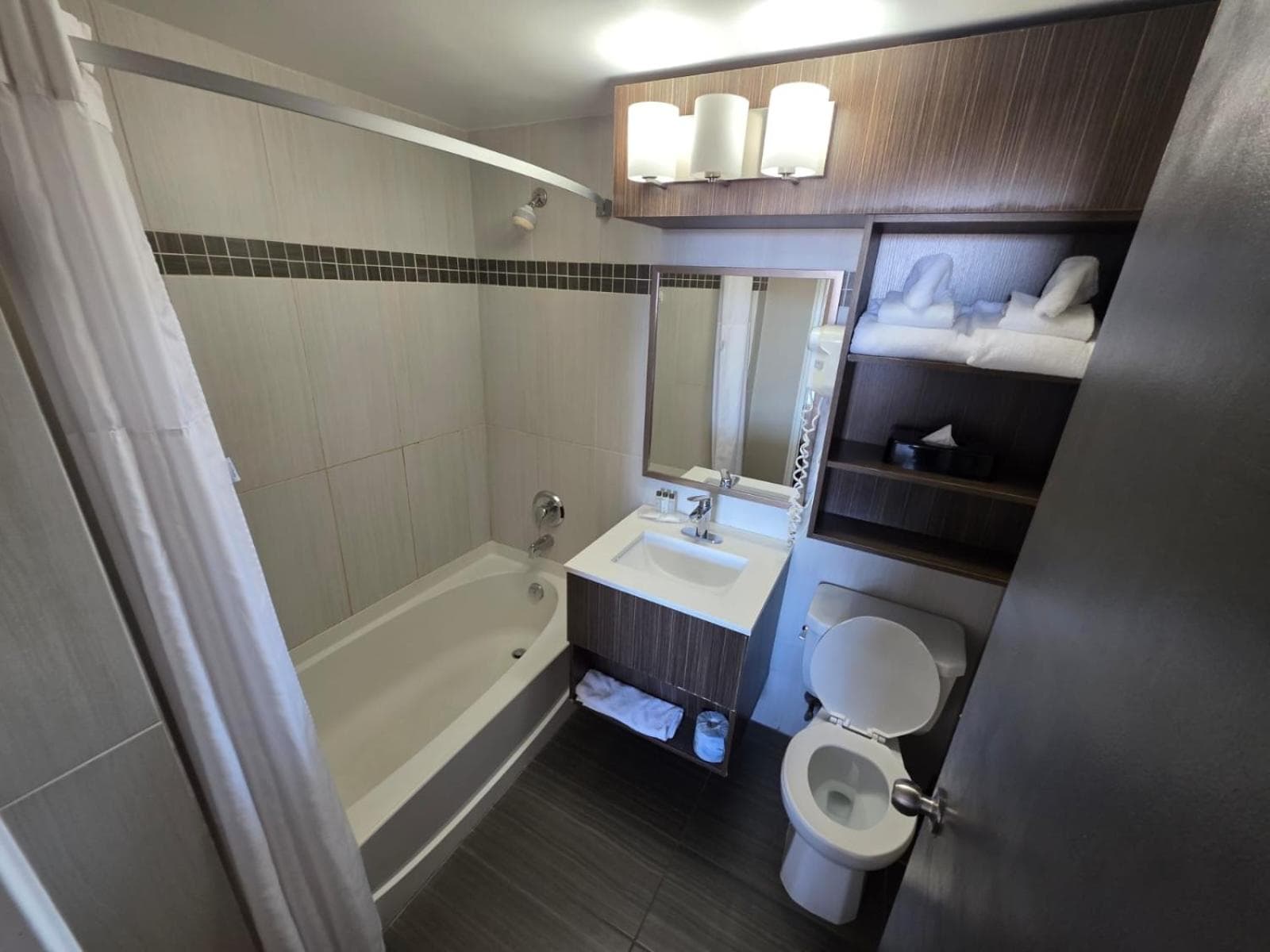 Queen Room with Two Queen Beds - Non Smoking/Pet Friendly
