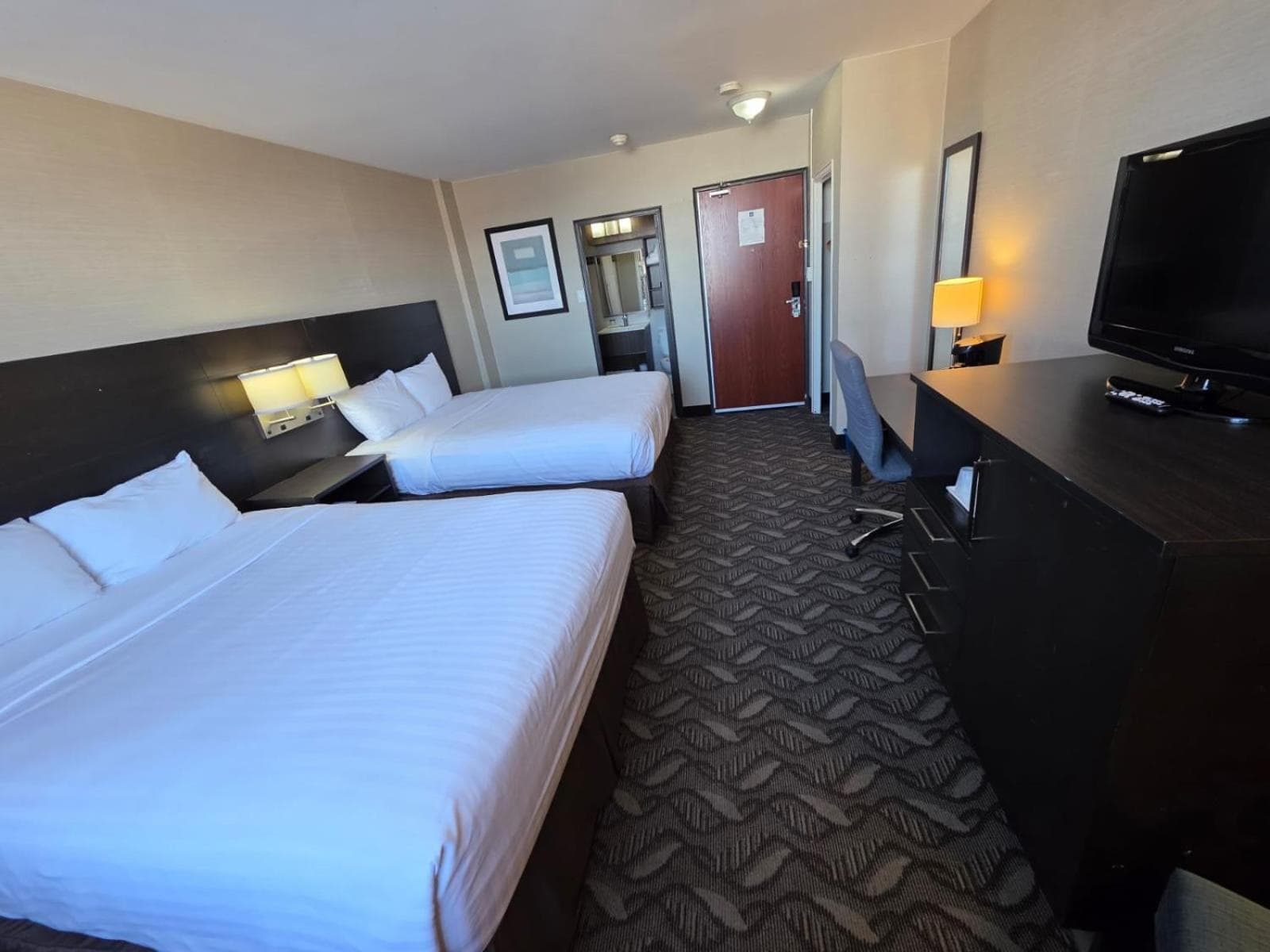 Queen Suite with Two Queen Beds - Non Smoking/Pet Friendly