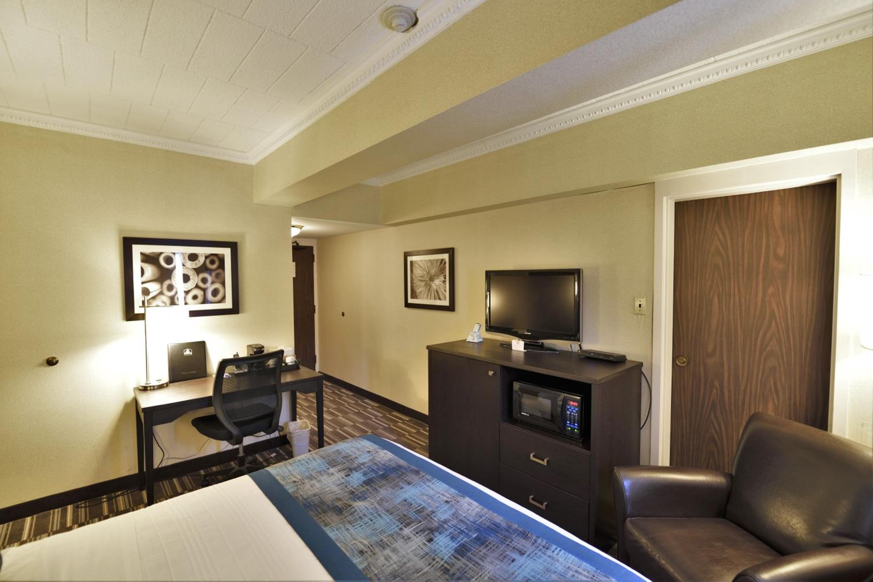 Queen Room - Non-Smoking