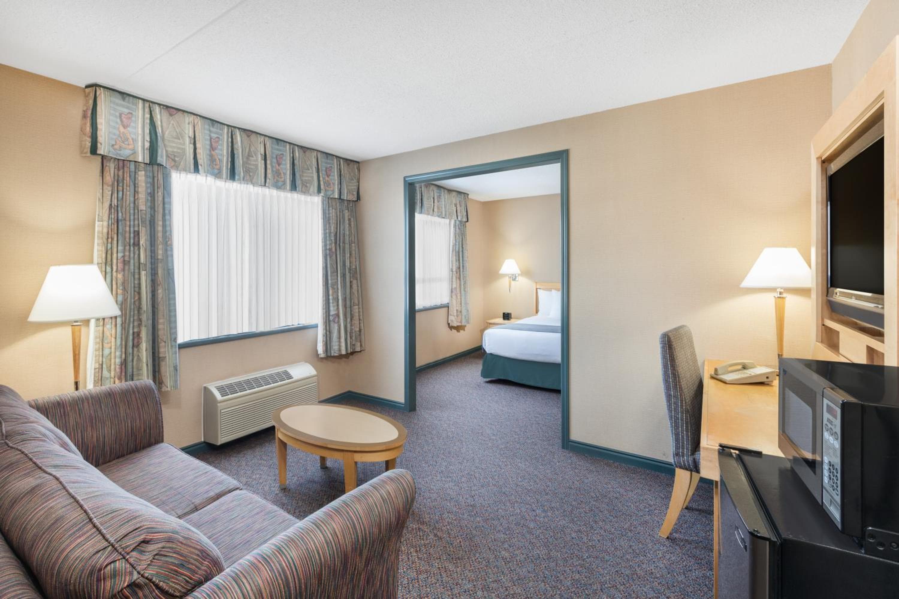 One-Bedroom Junior Suite - Non-Smoking