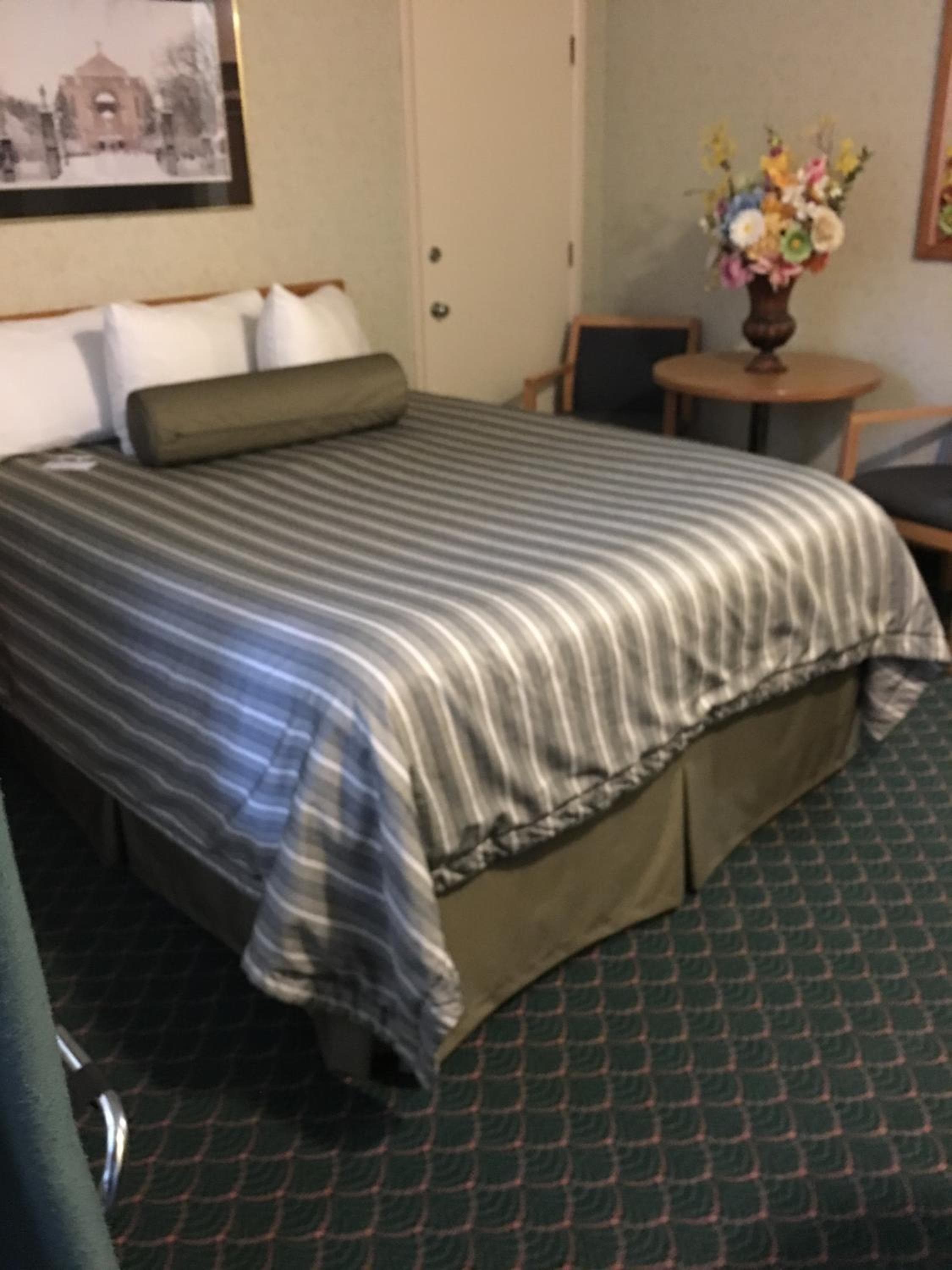 Queen Room - Non-Smoking
