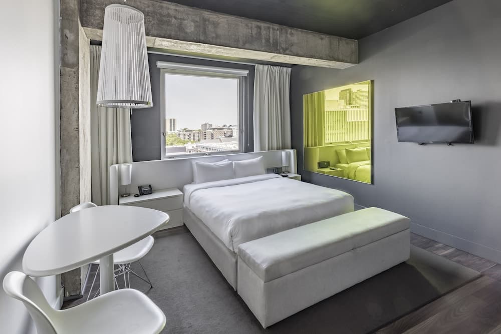 Standard Room, 1 Queen Bed (Hip)