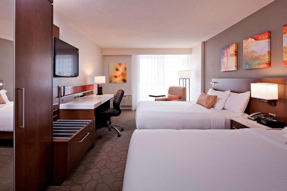 Deluxe Room, 2 Bedrooms, Poolside