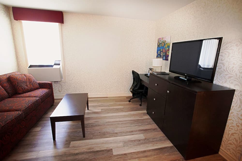 Executive Room, 1 King Bed, Non Smoking, Refrigerator