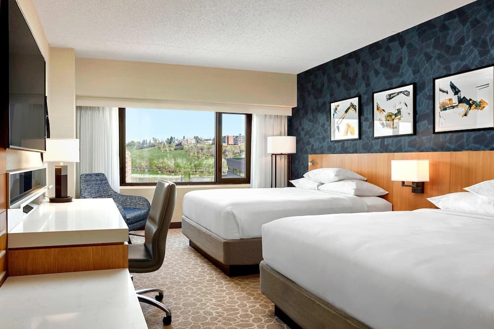 Deluxe Room, 2 Queen Beds, River View
