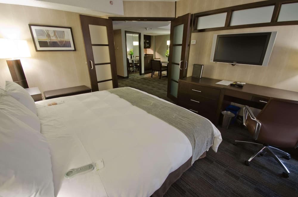 Suite, 1 King Bed, Non Smoking