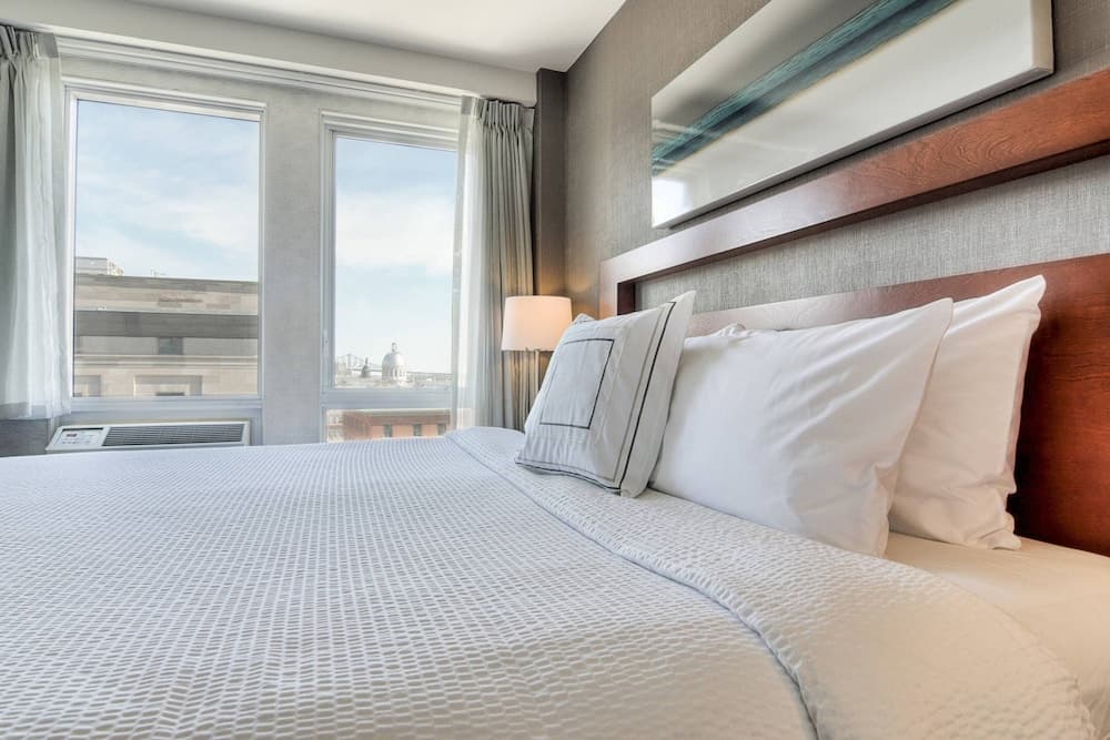 Suite, 1 King Bed With Sofa Bed, Non Smoking