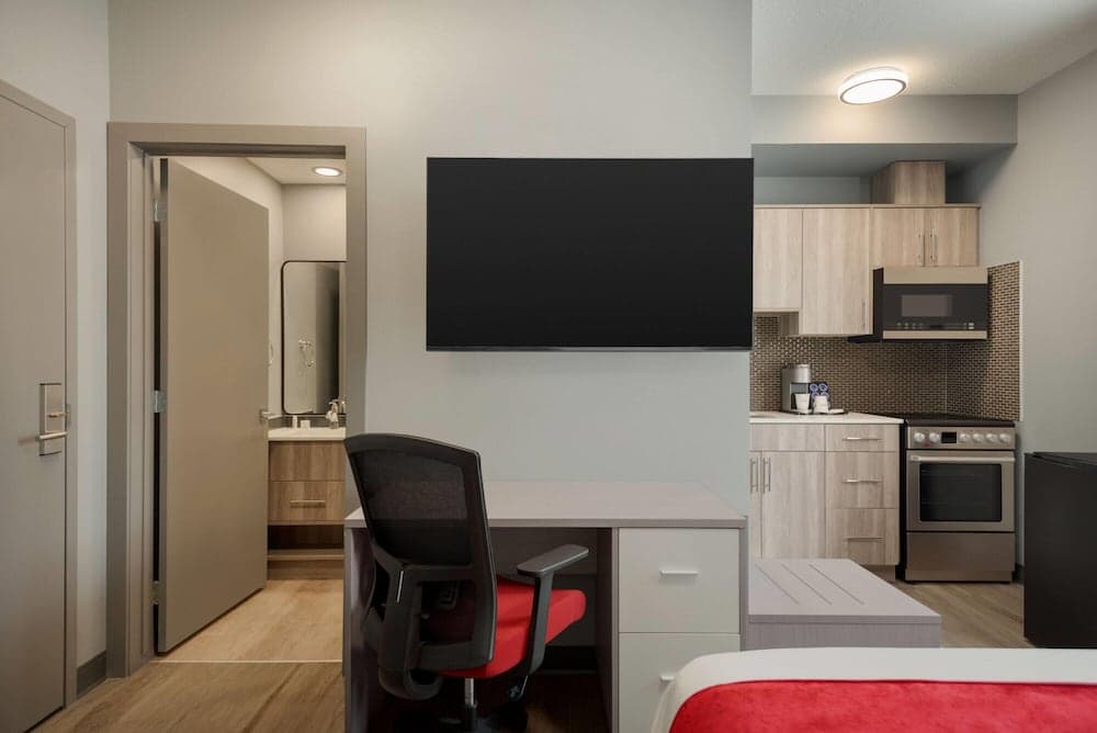 Room, 1 Queen Bed, Non Smoking, Kitchenette