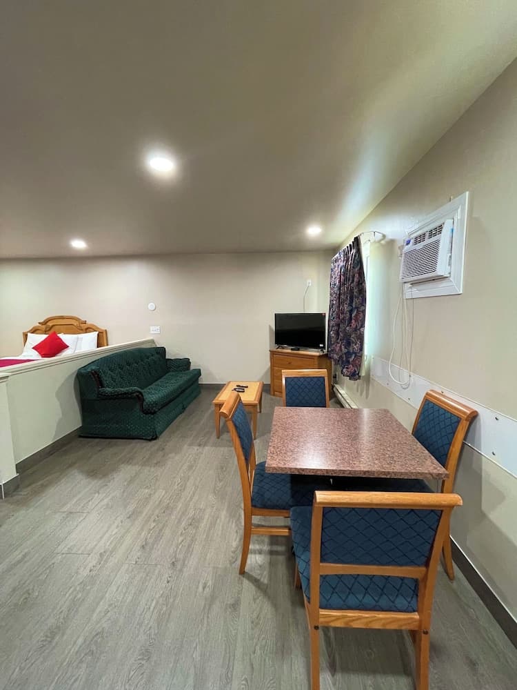 Room, 2 Queen Beds, Non Smoking (Efficiency)