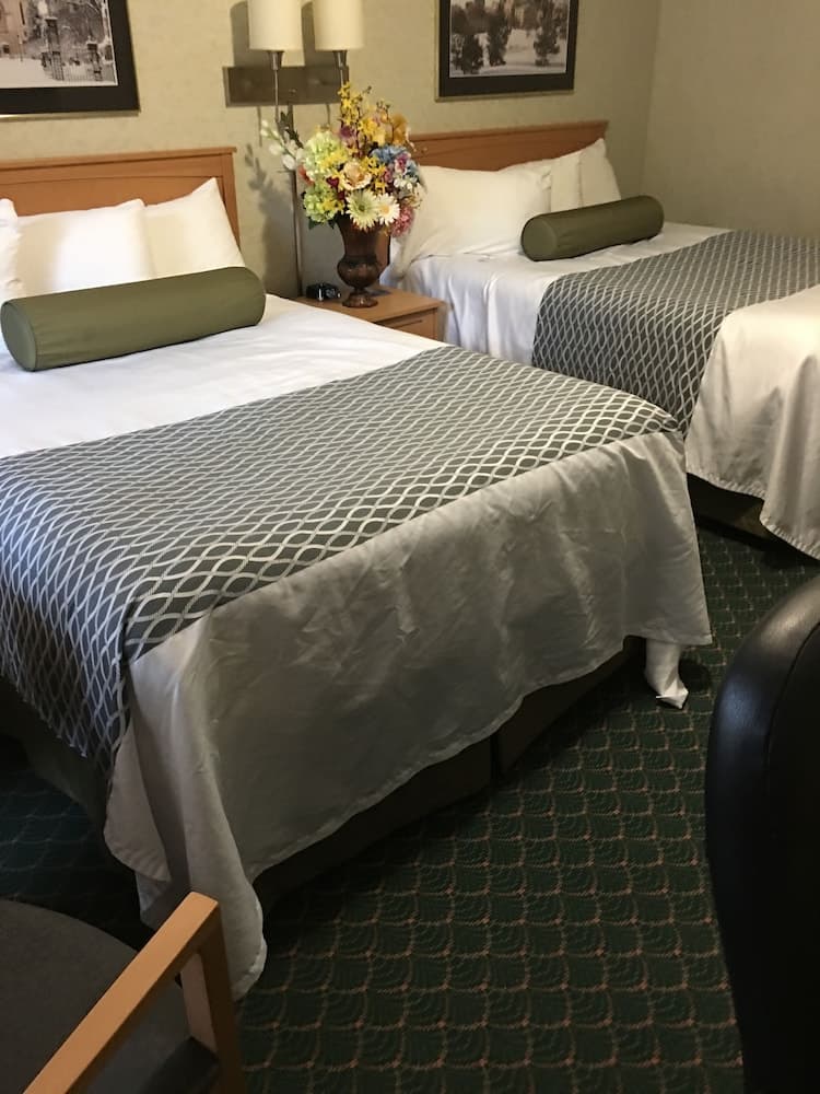 Deluxe Room, 2 Queen Beds, Non Smoking, Poolside (2nd Floor)