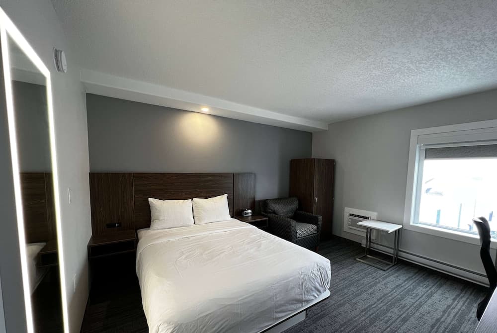 Basic Room, 1 Queen Bed, Non Smoking