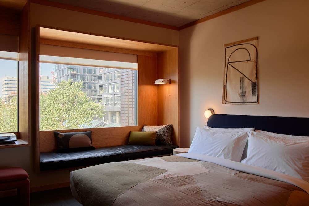 Room (Large)