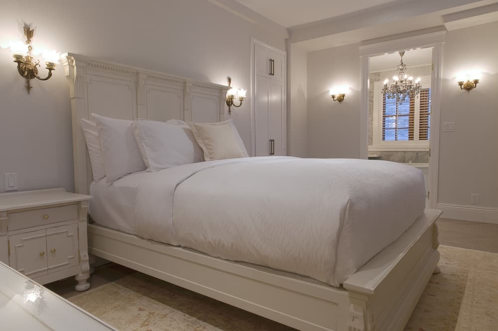 Room Marie-Rollet (Building B, No pets Allowed)
