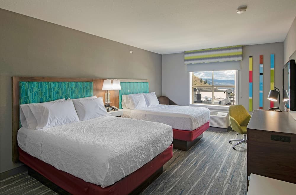 Mini Suite Two Queen Sofabeds