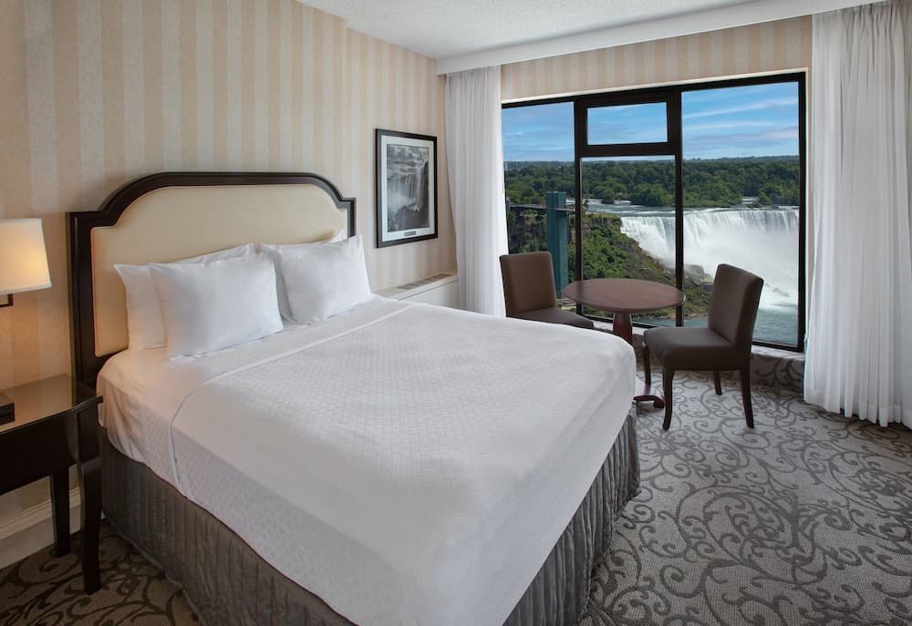 Junior Suite, 1 Queen Bed, View (Niagara Falls View)