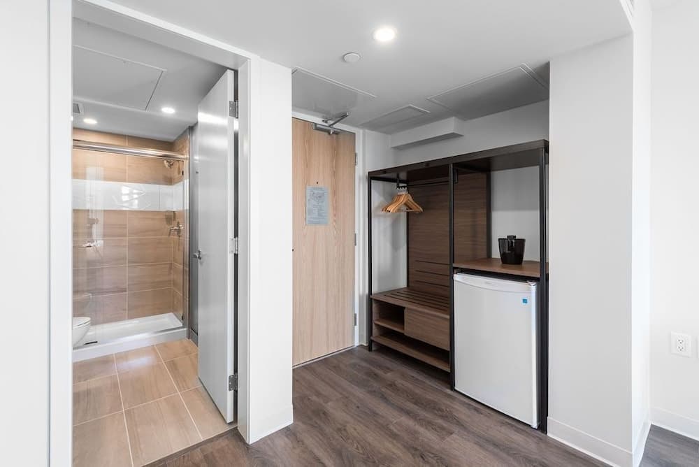 Superior Room, 1 King Bed, Private Bathroom