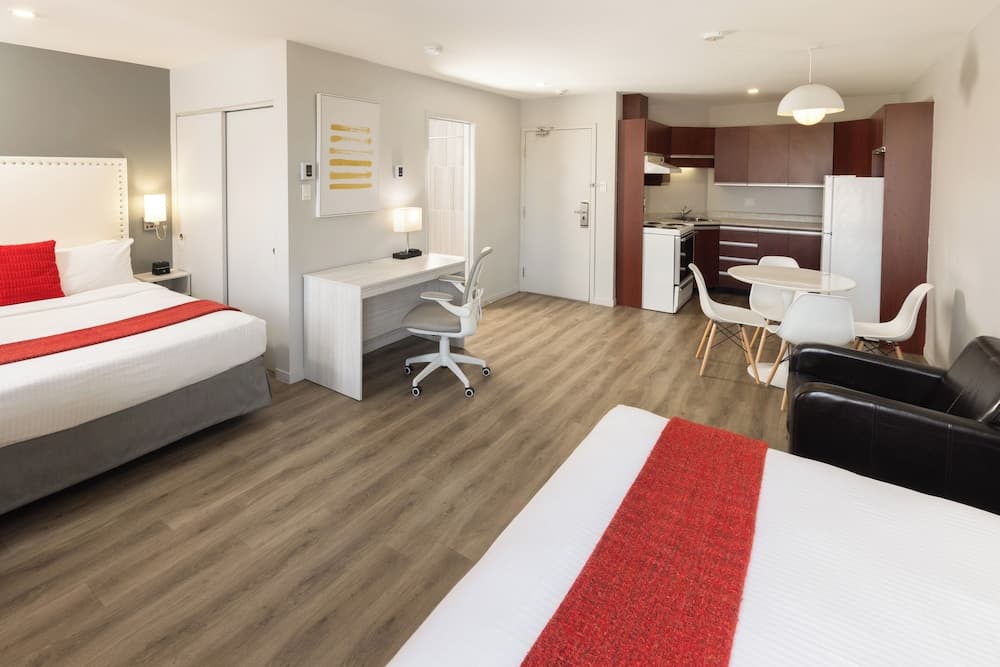 Superior Studio Suite, 2 Queen Beds, Kitchen