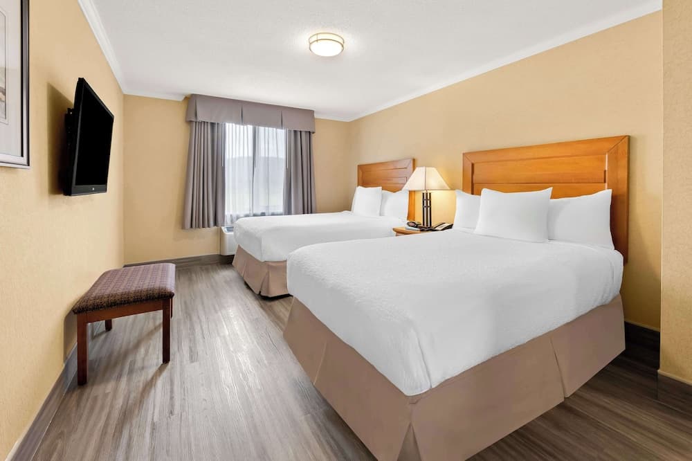 Suite, 2 Double Beds, Non Smoking, Refrigerator & Microwave (Living Room;with Sofabed)
