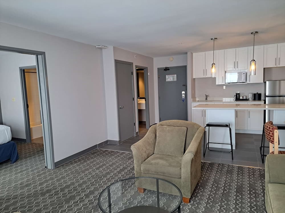 Suite, 1 King Bed, Non Smoking (with Sofabed)