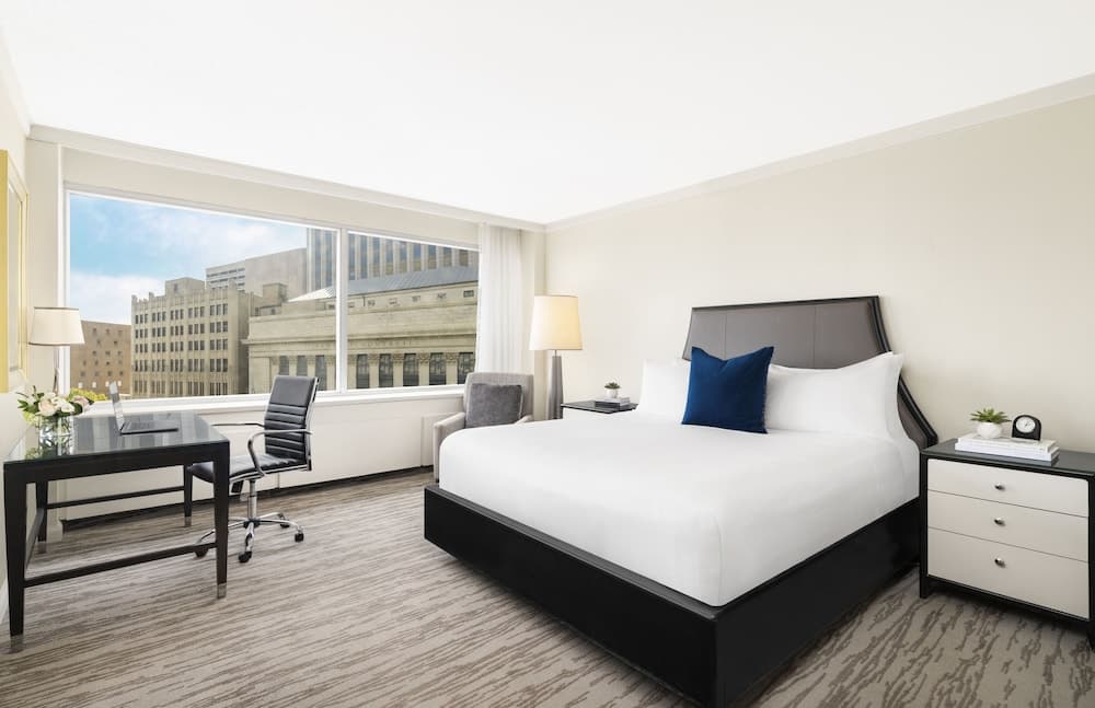Fairmont Gold, Room, 1 King Bed, Non Smoking, Corner