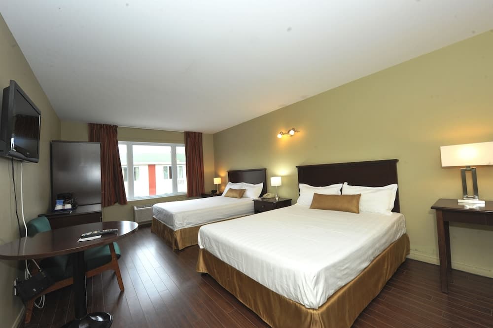 Classic Room, 2 Queen Beds, Pets Allowed