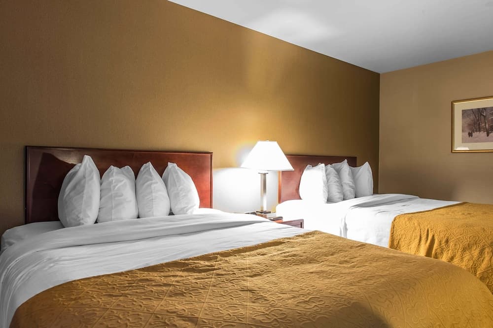 Suite, 2 Queen Beds, Non Smoking