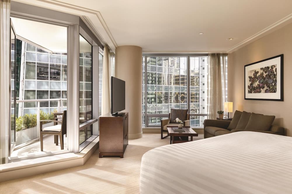 1 King Bed Junior Suite, Balcony