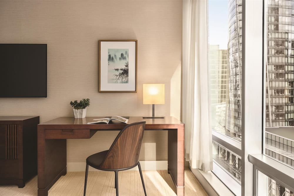 Room, 1 King Bed, City View