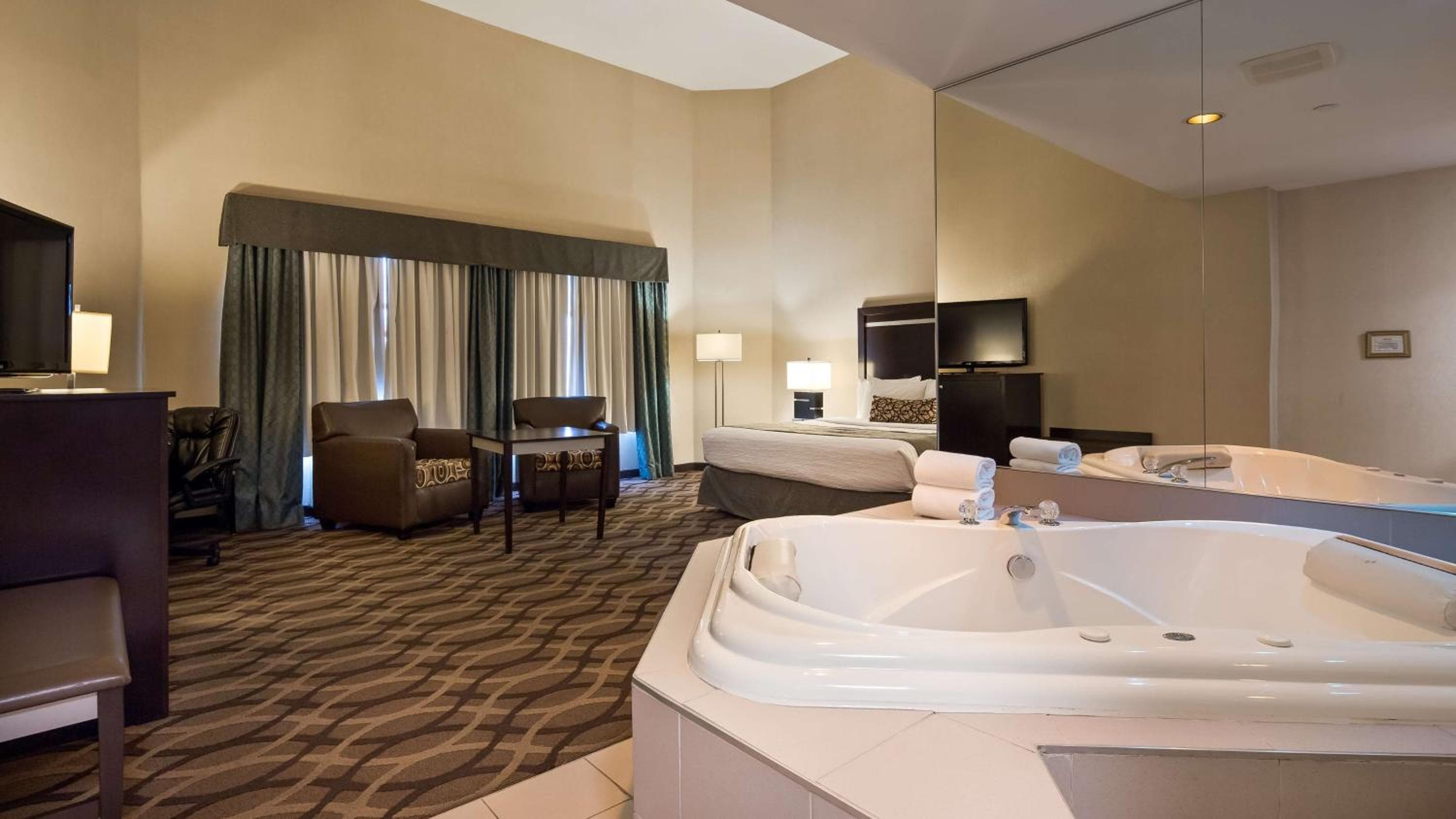 King Suite with Jetted Tub - Non-Smoking