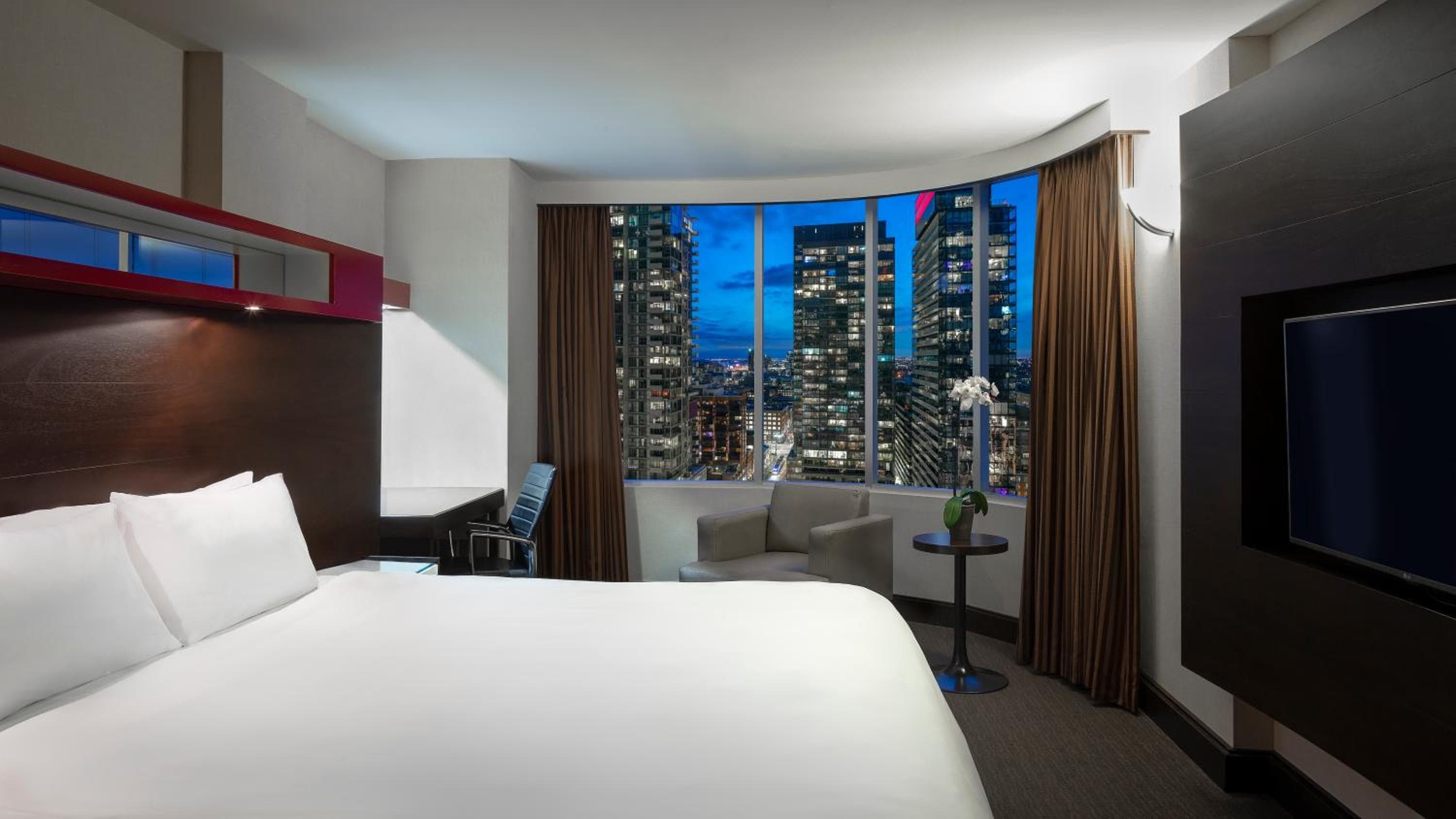 Corner King Room