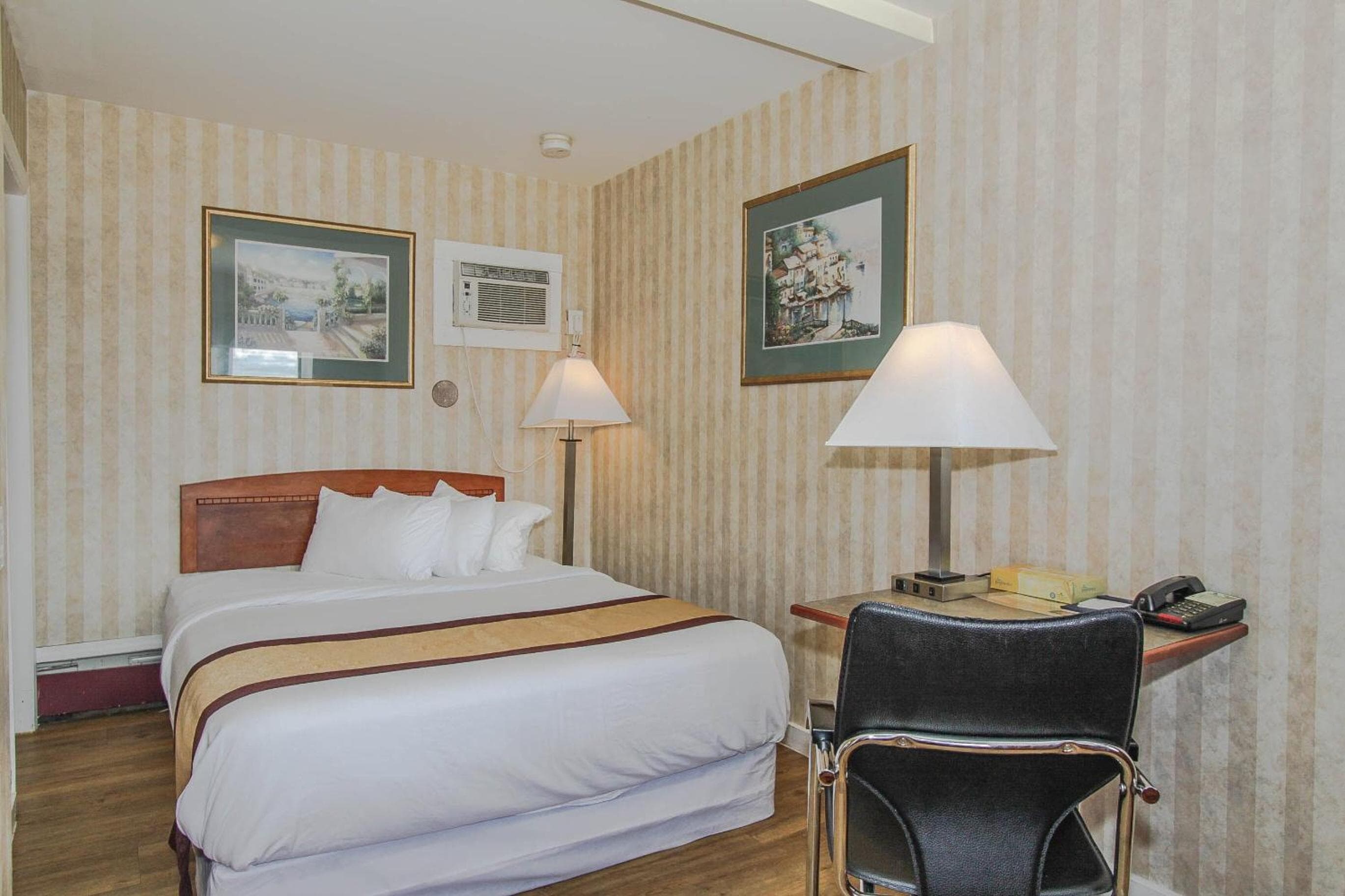 1 Queen Bed Kitchenette Non Smoking