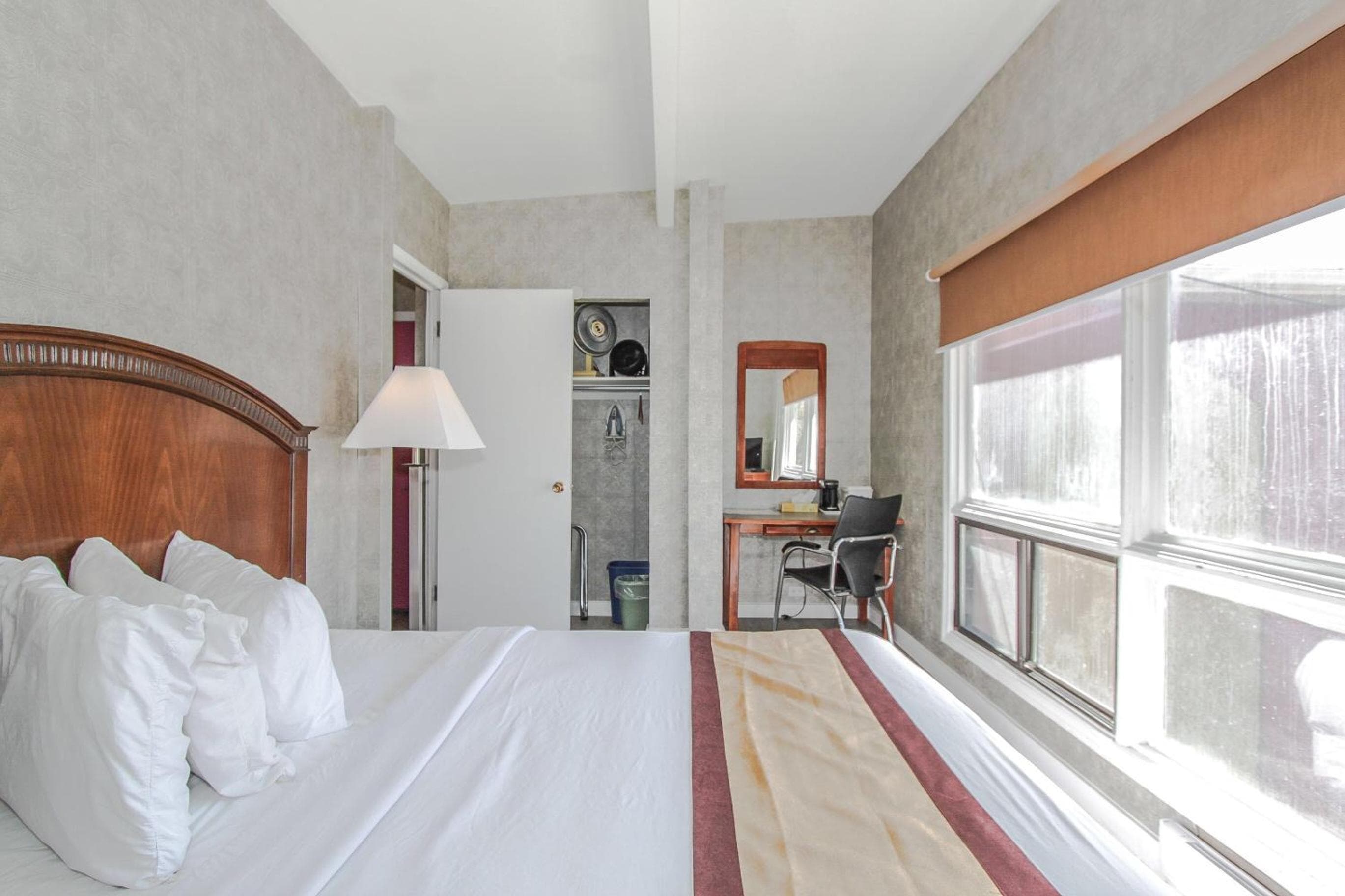 2 Queen Beds Kitchenette Suite Non Smoking