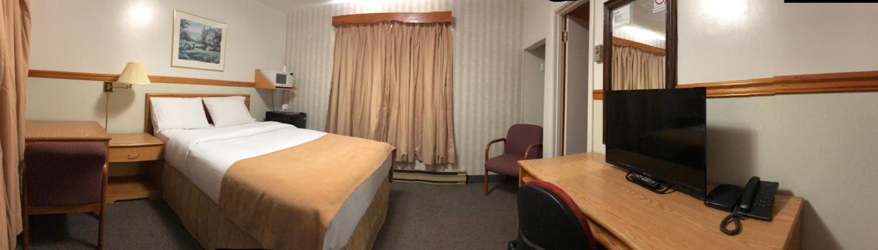 Queen Room - Non-Smoking