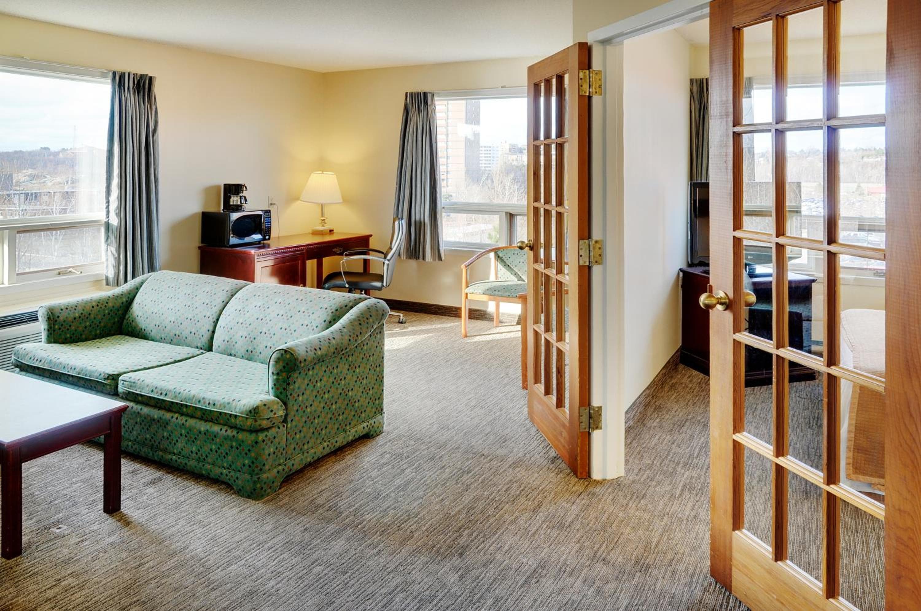 Drive Up One-Bedroom Suite with One Queen Bed - Non-Smoking