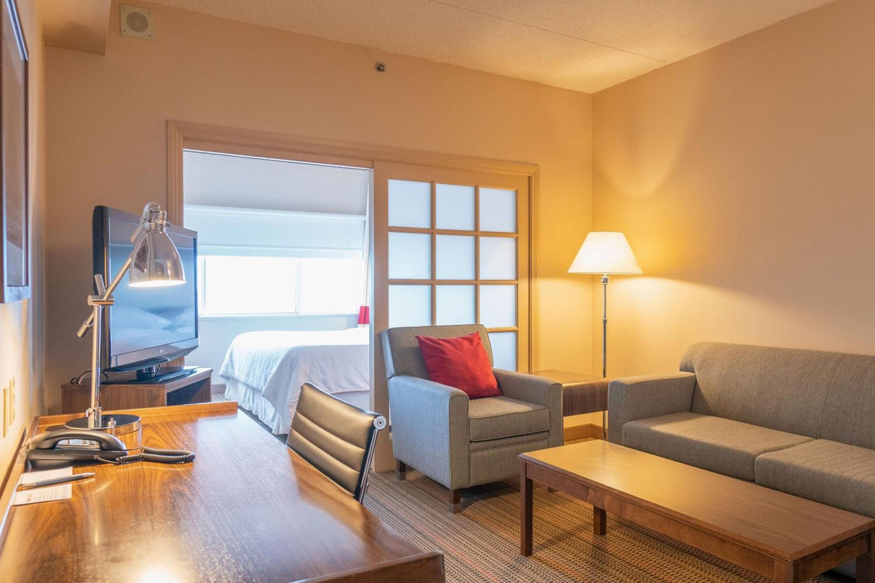 King Suite - Non-Smoking