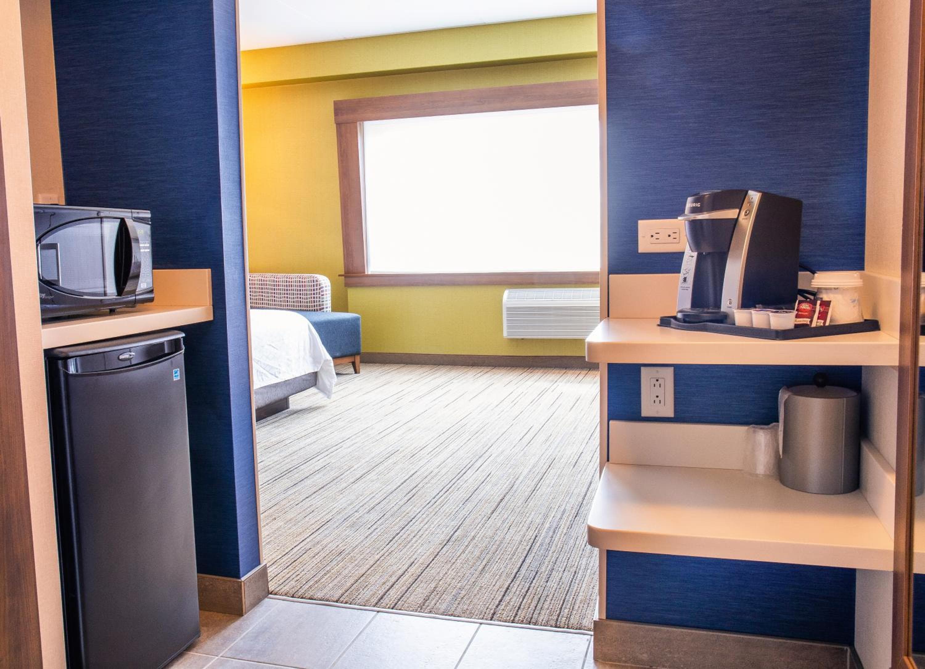 Standard King Room with Roll-In Shower - Mobility Access
