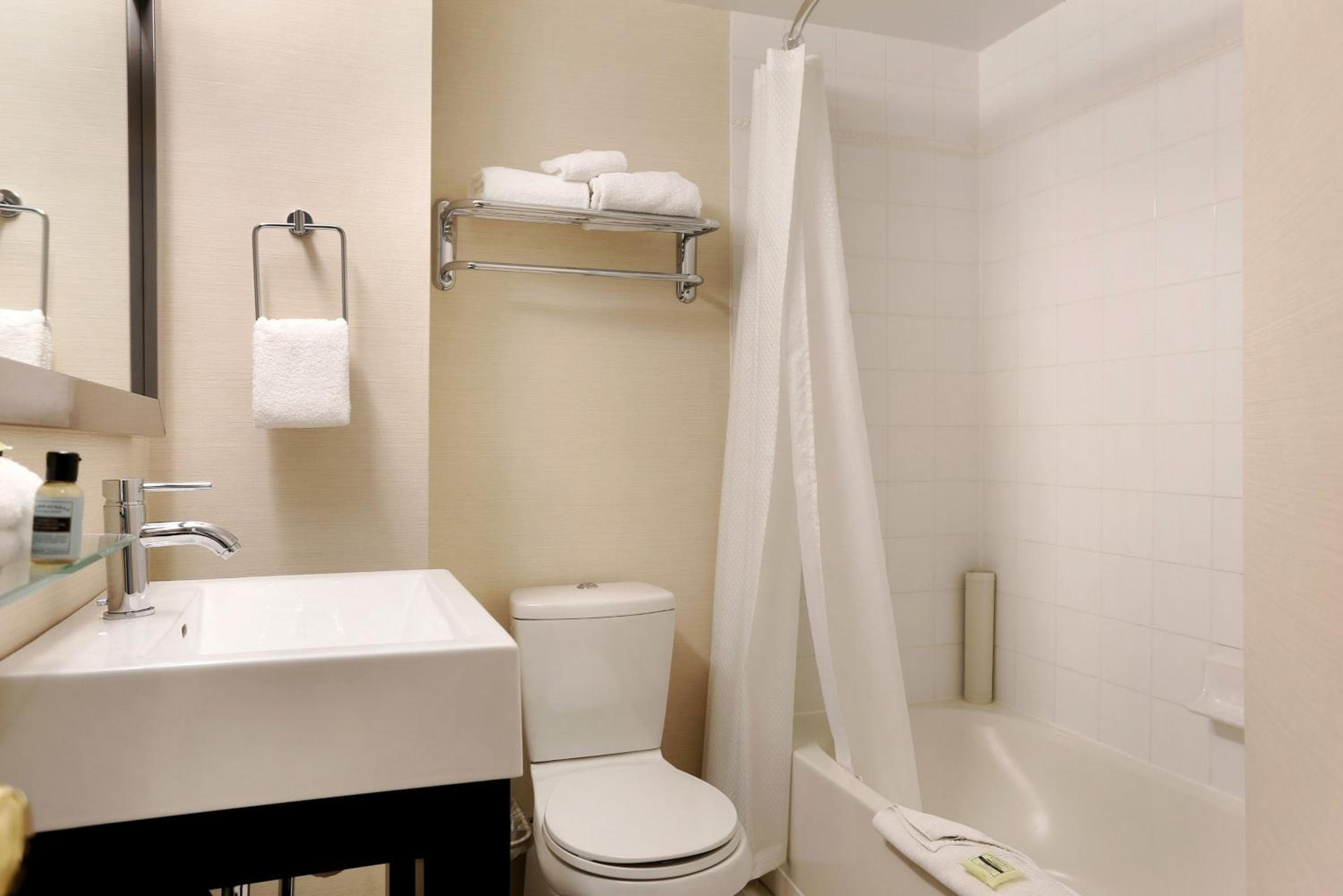 Standard Room, 1 Queen Bed, South Tower
