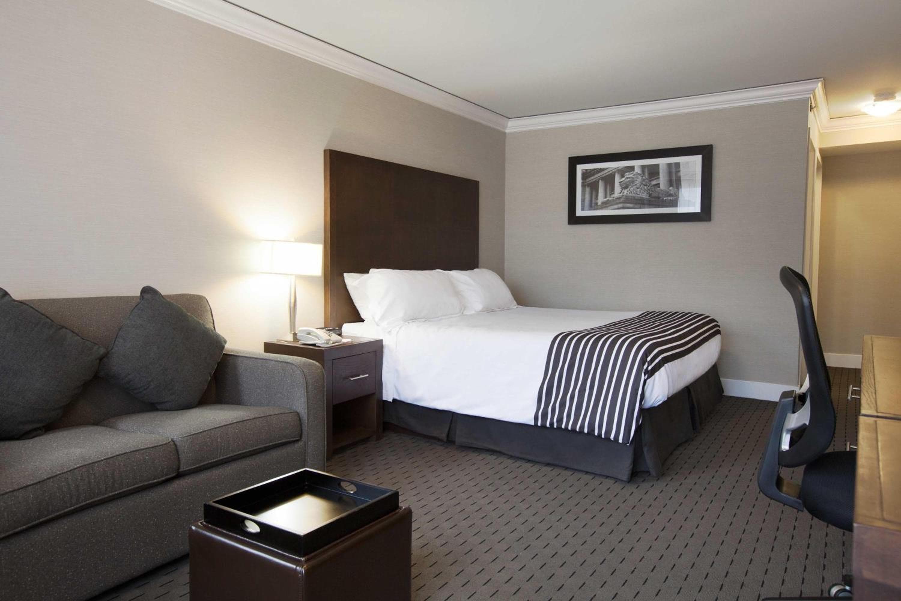 Standard Room, 1 King Bed, Sofa Bed, South Tower