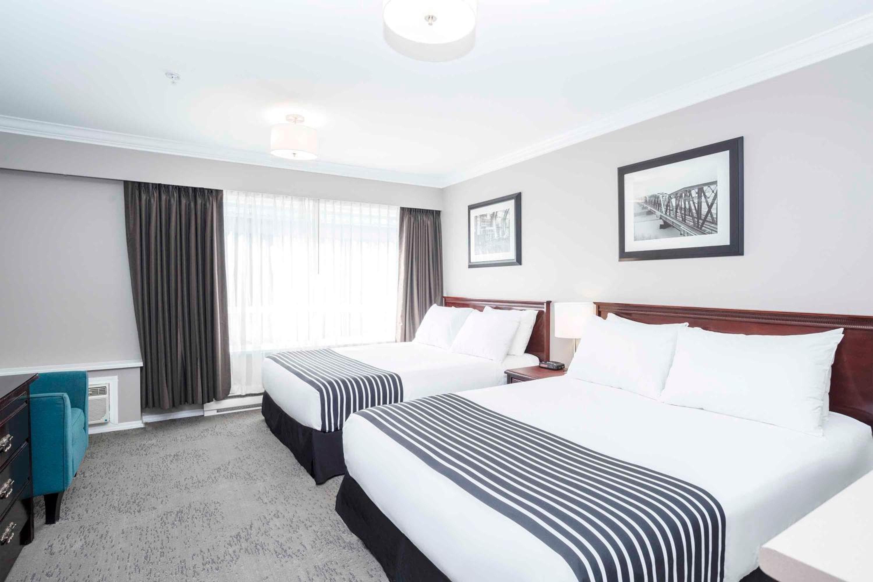 Studio Suite, 2 Queen Beds, Kitchen